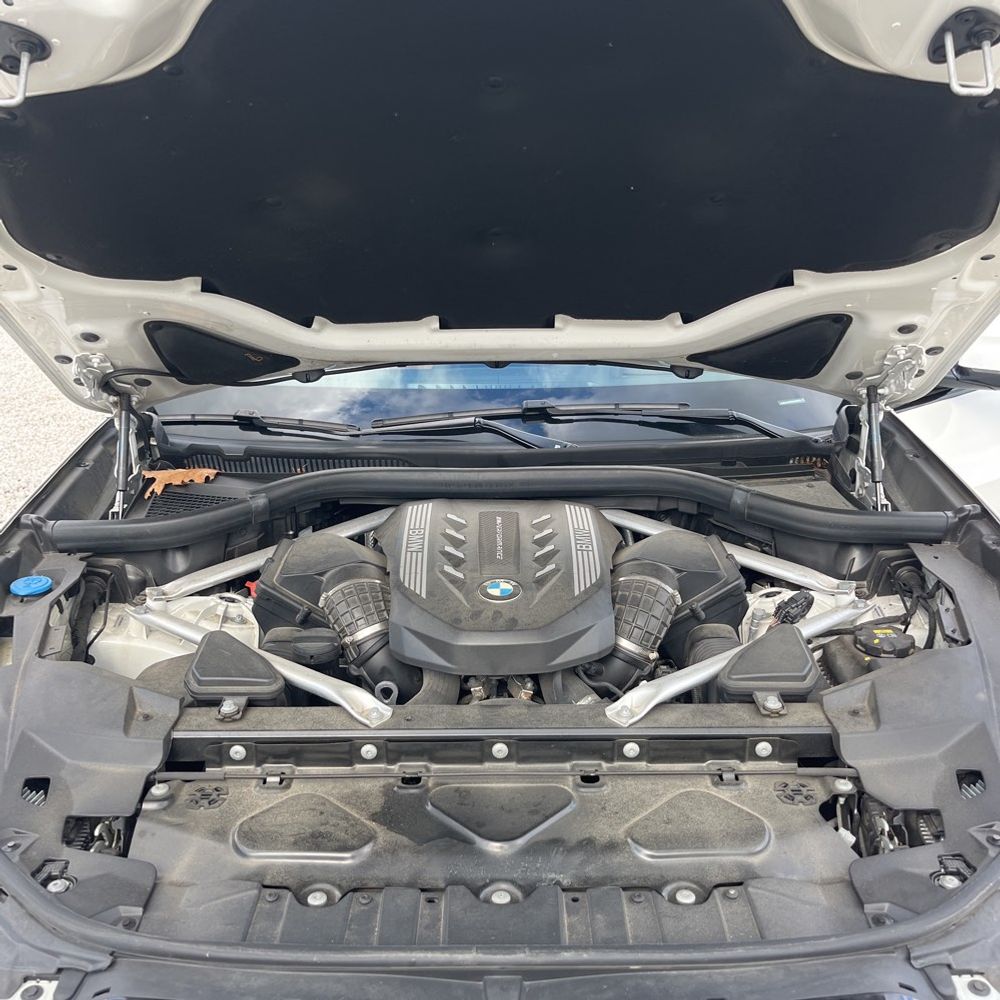 2022 BMW X5 M50i