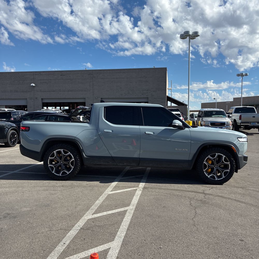 2023 Rivian R1T Adventure Quad-Motor