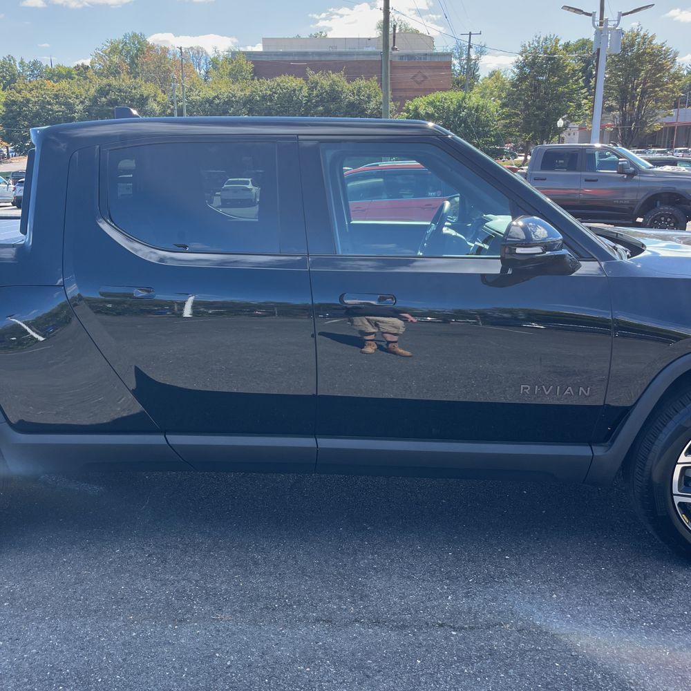 2025 Rivian R1T Adventure Dual-Motor