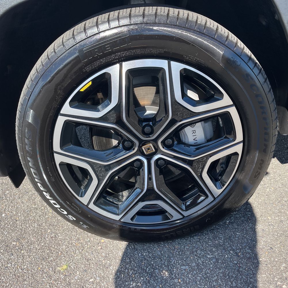 2025 Rivian R1T Adventure Dual-Motor