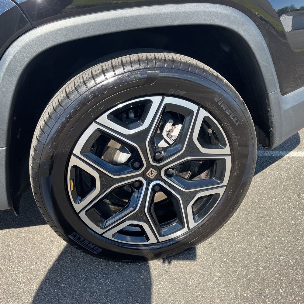 2025 Rivian R1T Adventure Dual-Motor