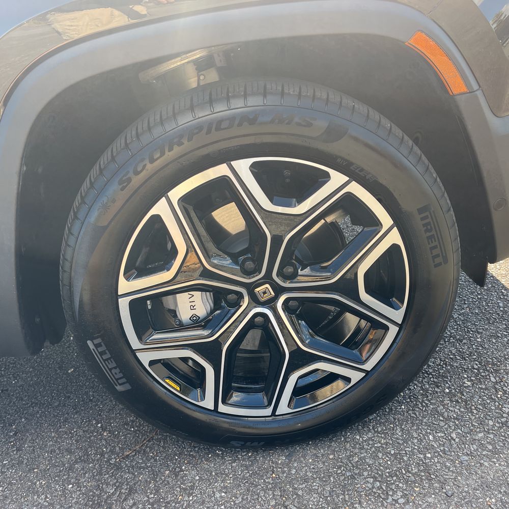 2025 Rivian R1T Adventure Dual-Motor