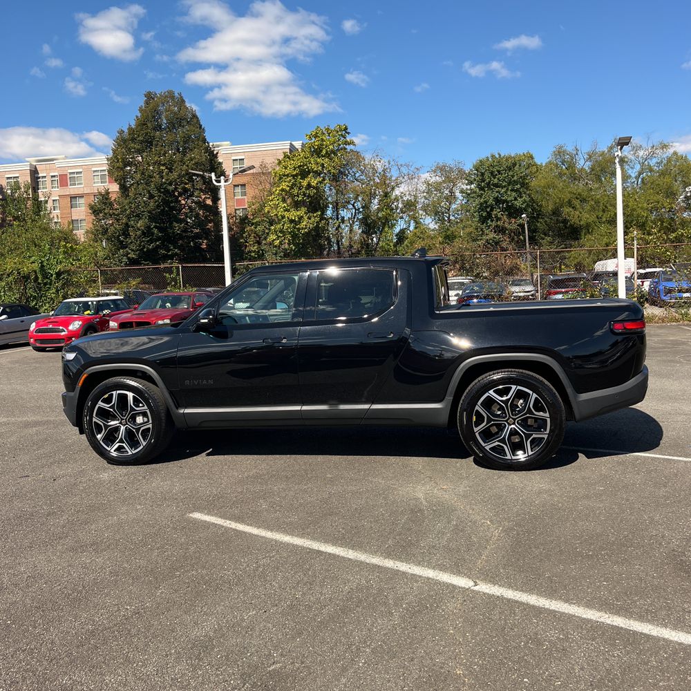 2025 Rivian R1T Adventure Dual-Motor