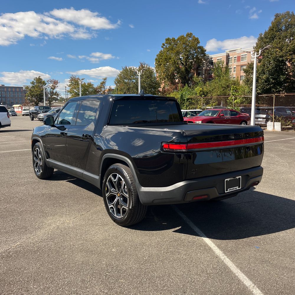 2025 Rivian R1T Adventure Dual-Motor