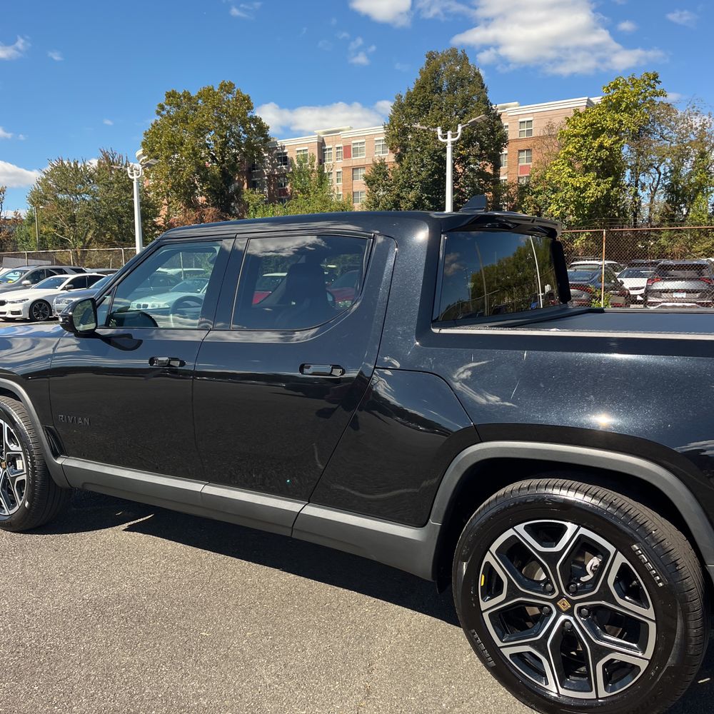 2025 Rivian R1T Adventure Dual-Motor
