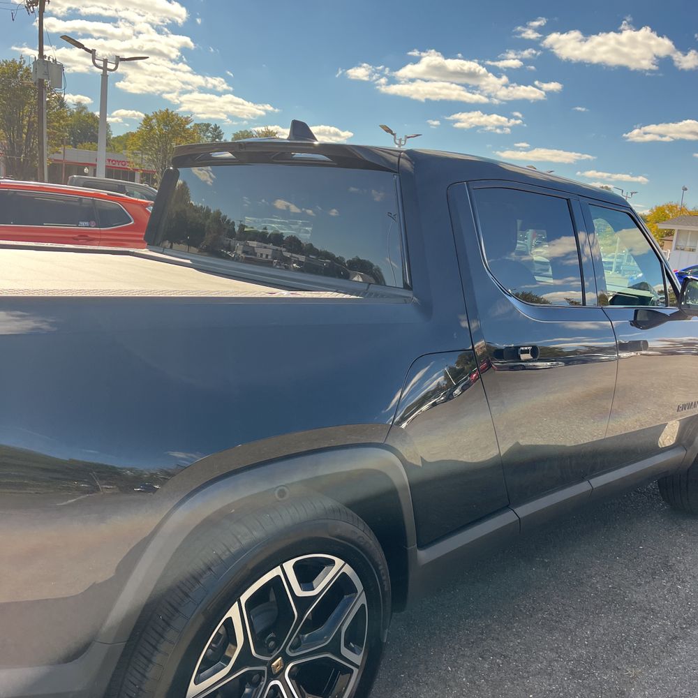 2025 Rivian R1T Adventure Dual-Motor