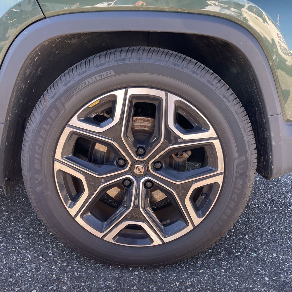 2024 Rivian R1T Adventure Dual-Motor