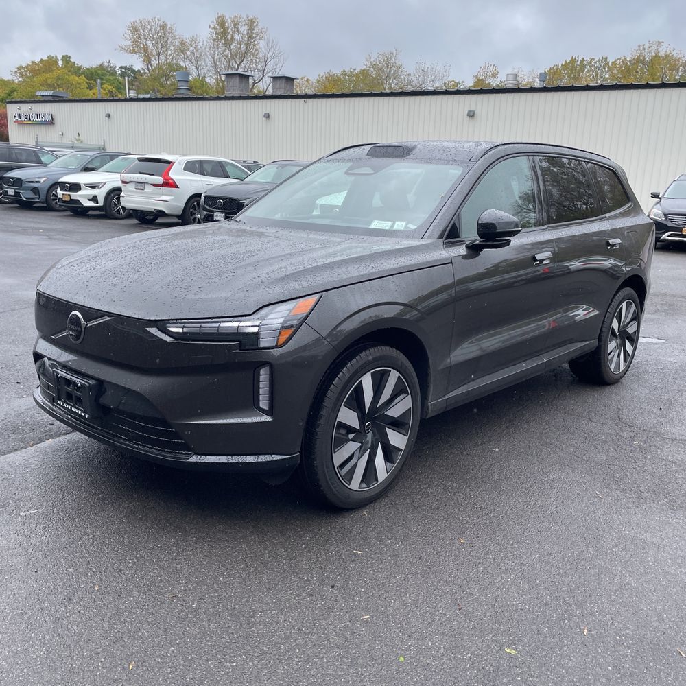 2025 Volvo EX90 Plus