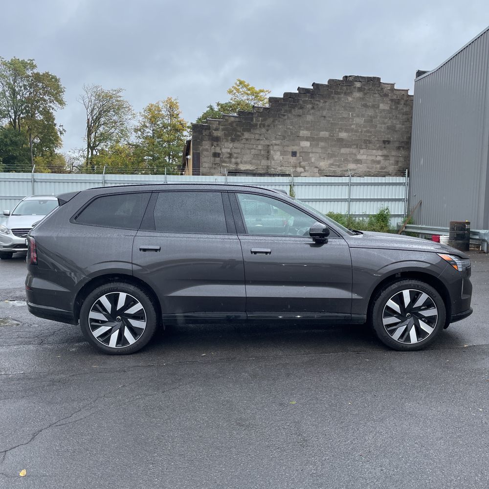 2025 Volvo EX90 Plus