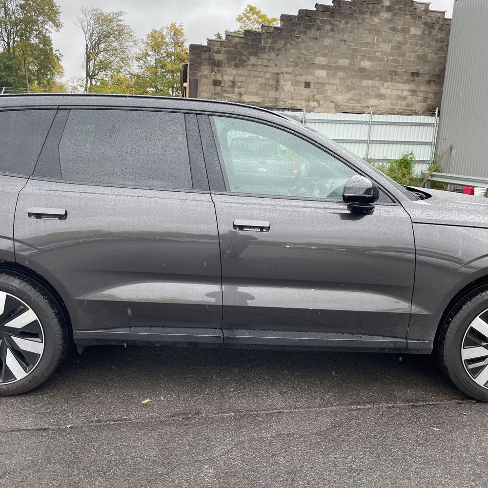 2025 Volvo EX90 Plus