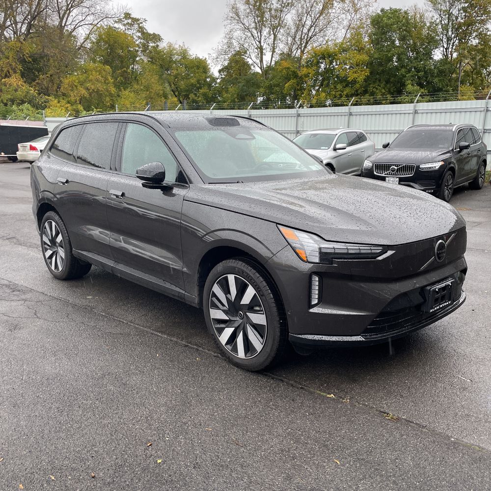 2025 Volvo EX90 Plus