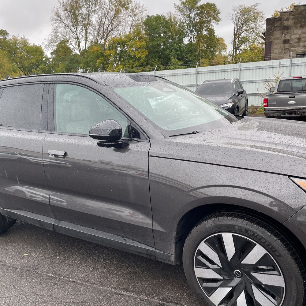 2025 Volvo EX90 Plus