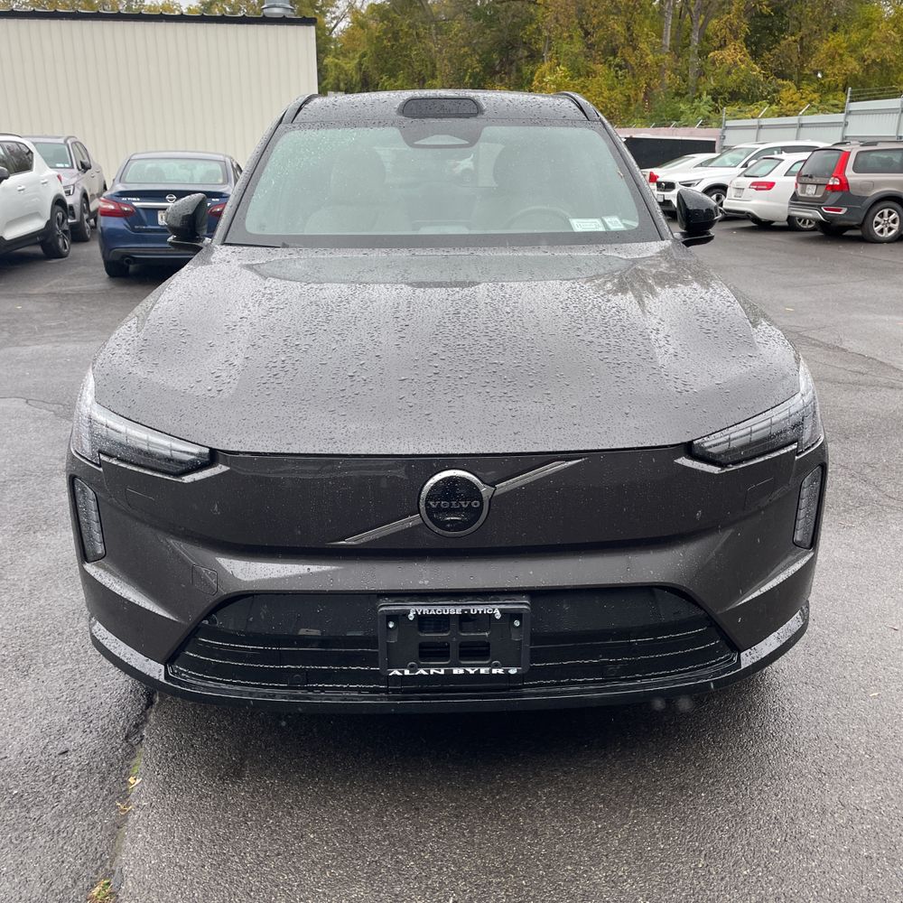 2025 Volvo EX90 Plus