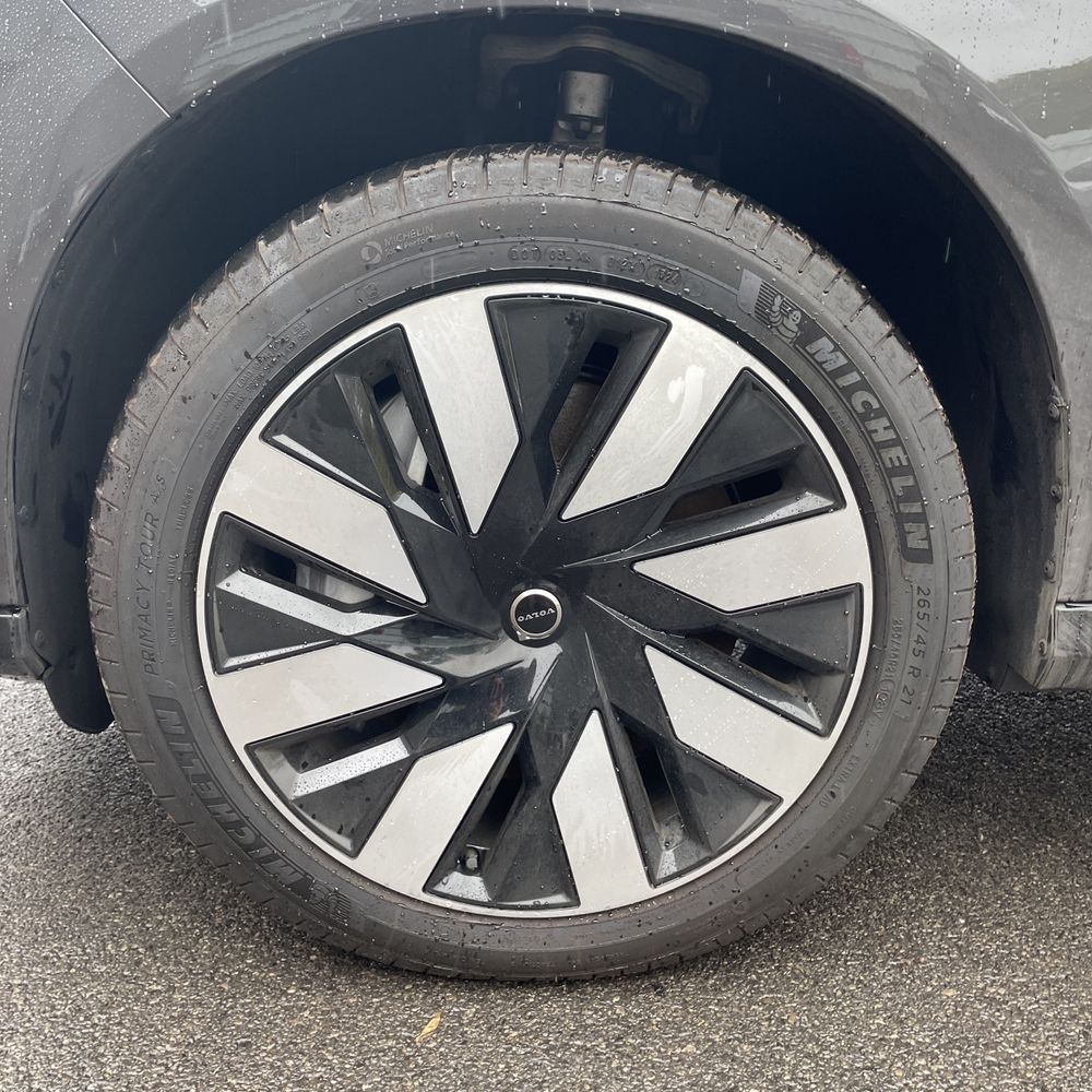 2025 Volvo EX90 Plus