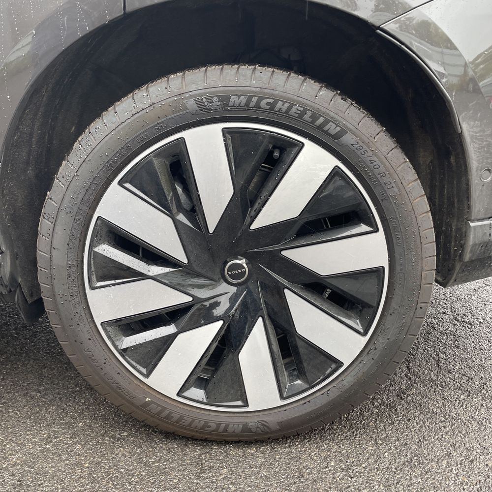 2025 Volvo EX90 Plus