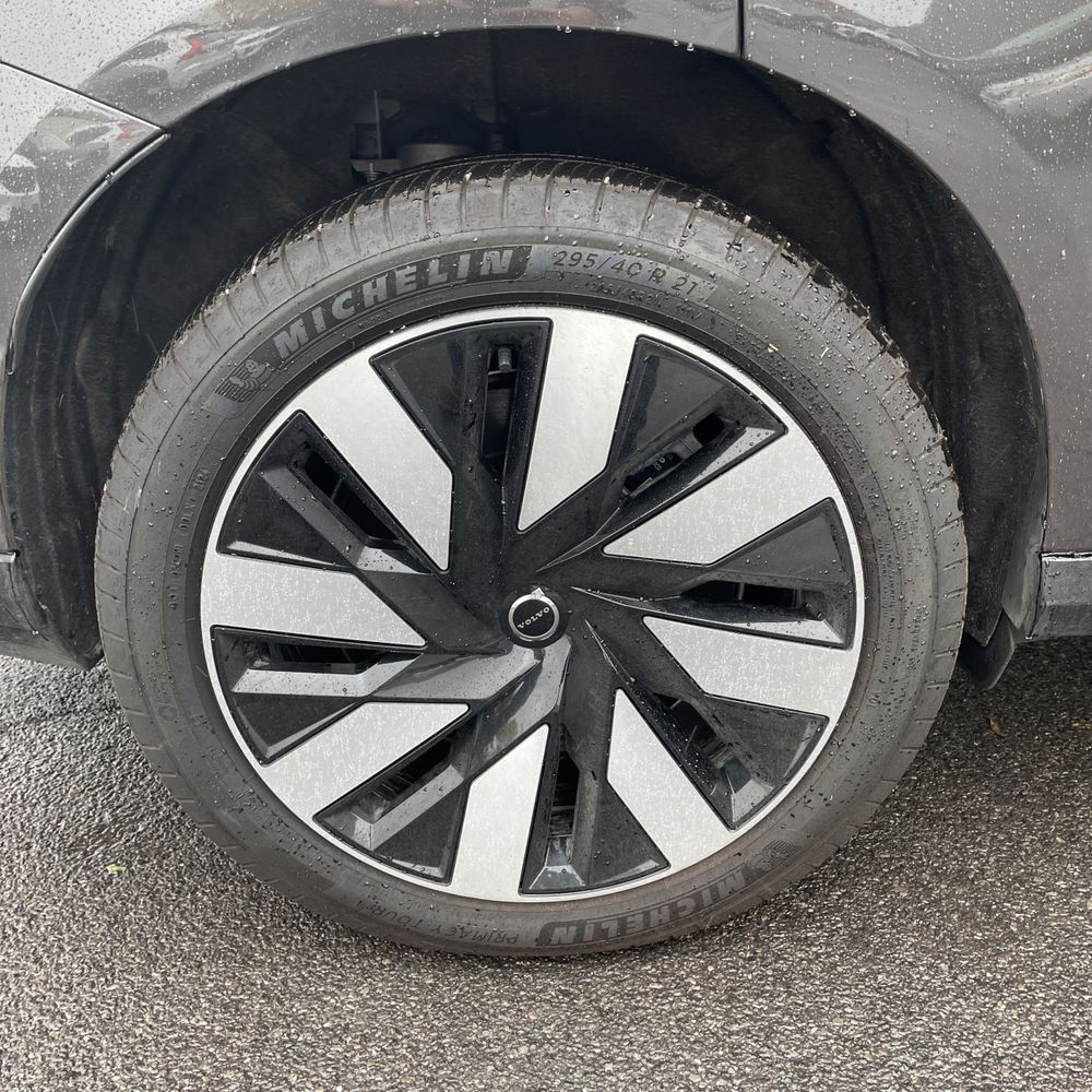 2025 Volvo EX90 Plus