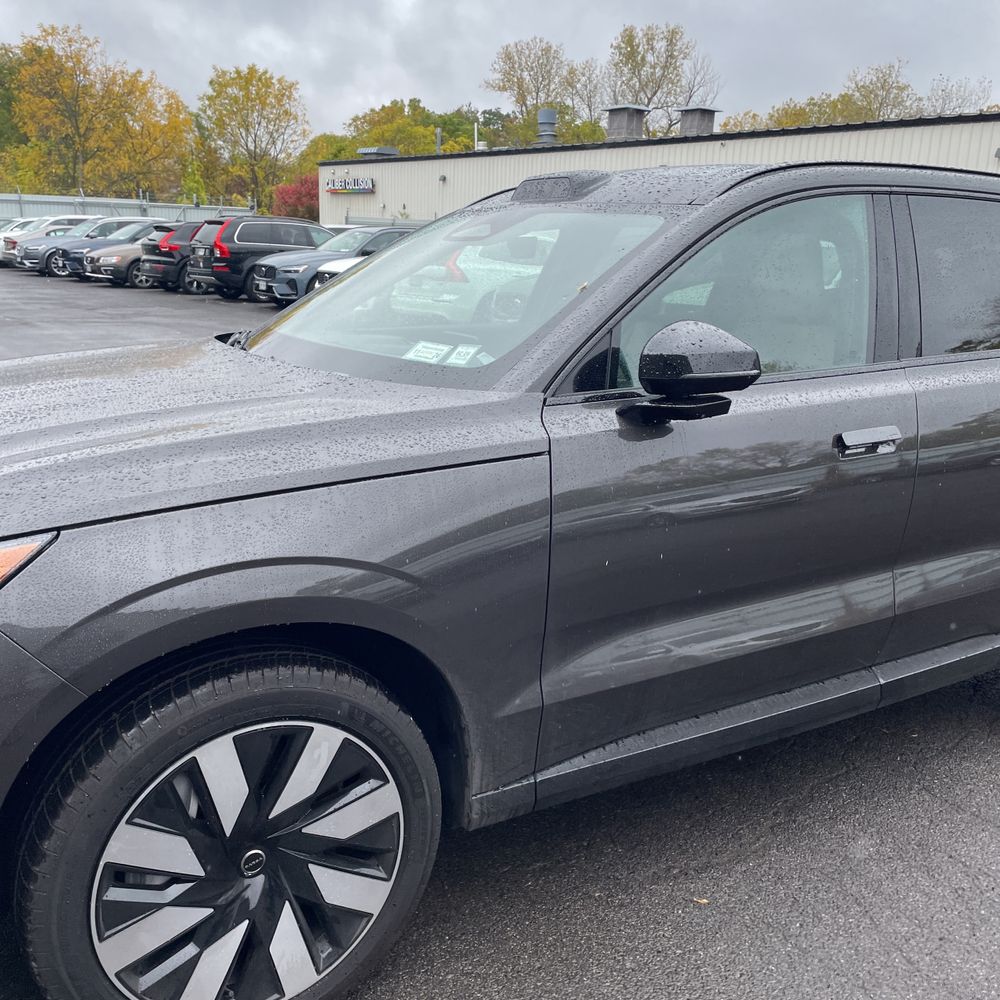 2025 Volvo EX90 Plus