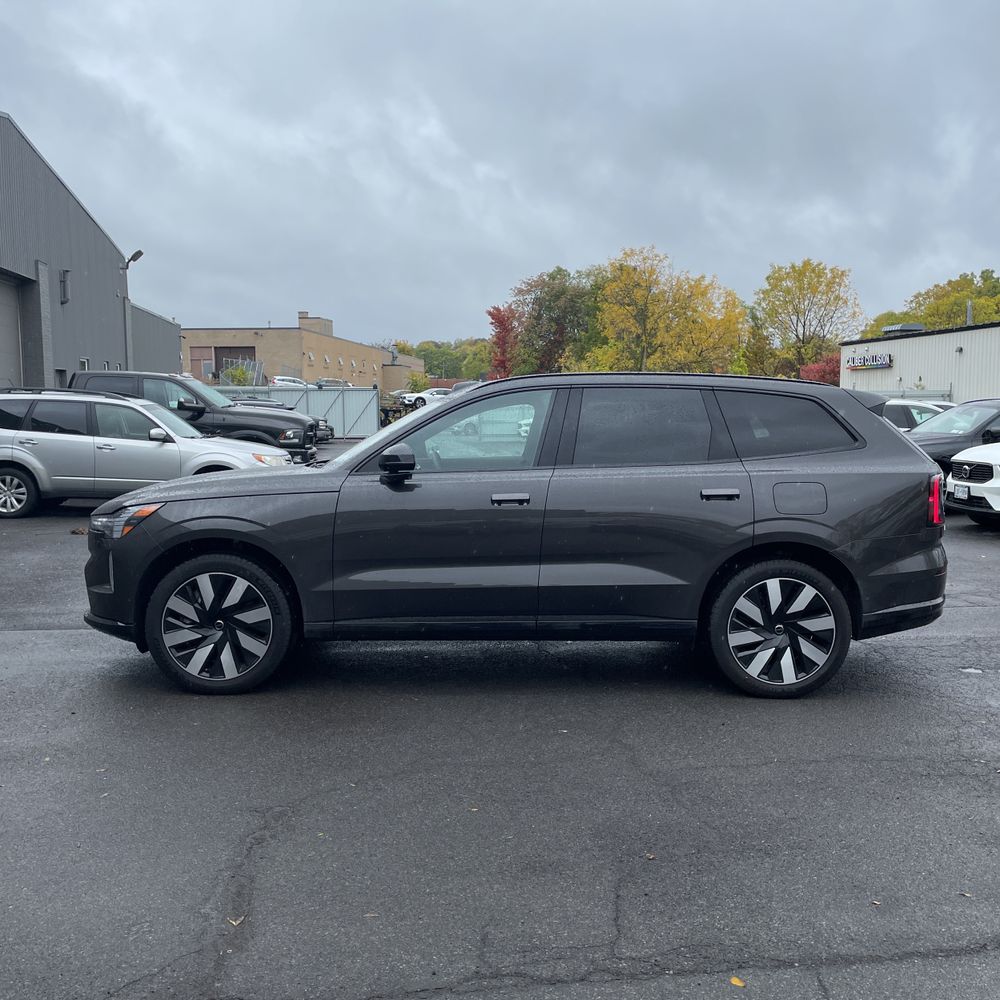 2025 Volvo EX90 Plus