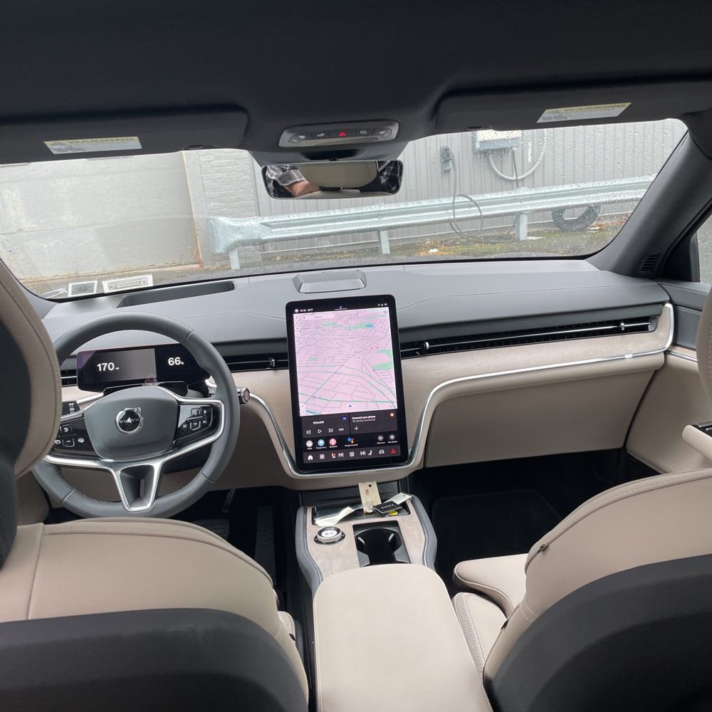 2025 Volvo EX90 Plus