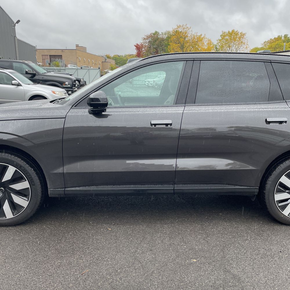 2025 Volvo EX90 Plus