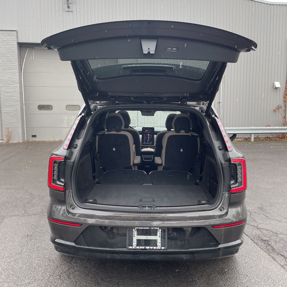 2025 Volvo EX90 Plus