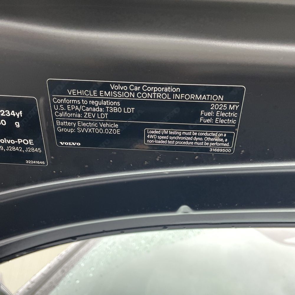 2025 Volvo EX90 Plus