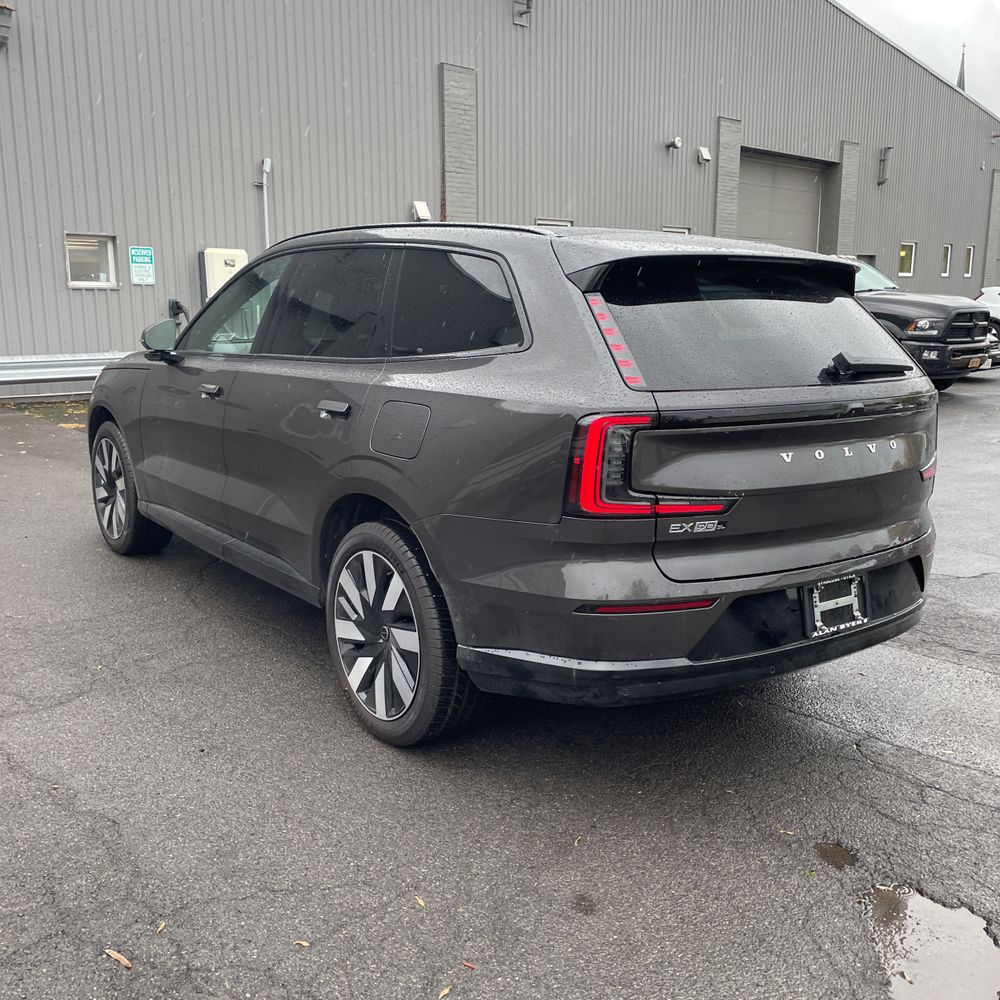 2025 Volvo EX90 Plus