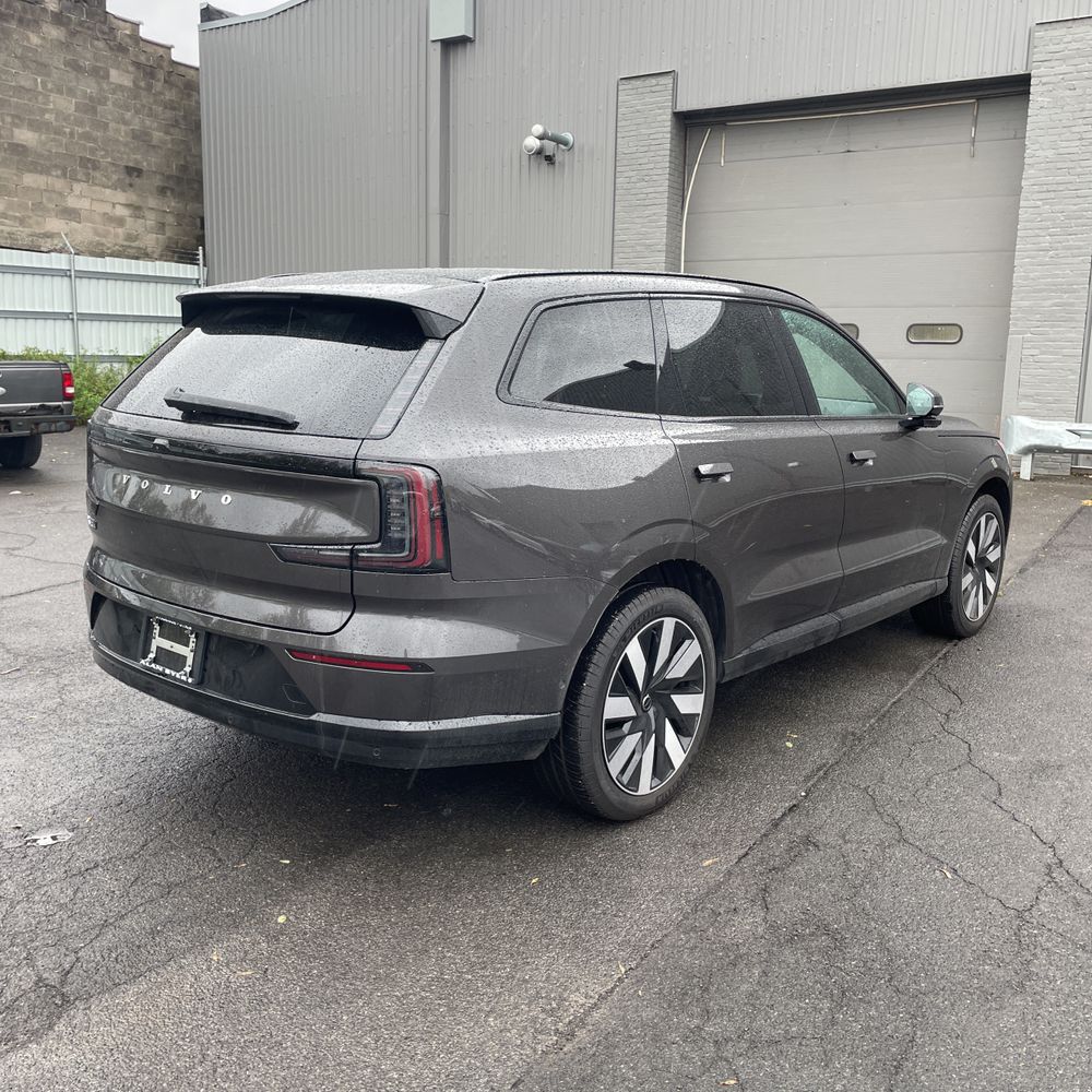 2025 Volvo EX90 Plus