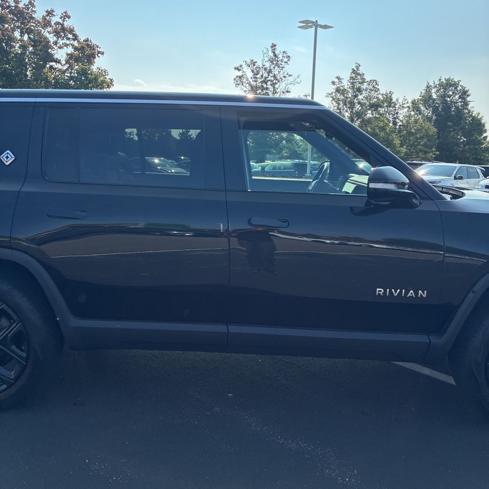 2023 Rivian R1S Adventure Quad-Motor