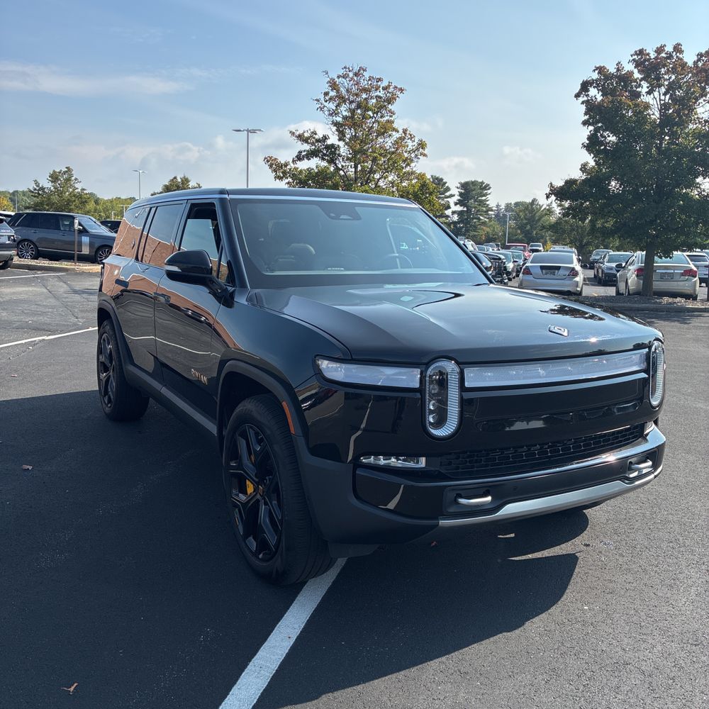 2023 Rivian R1S Adventure Quad-Motor