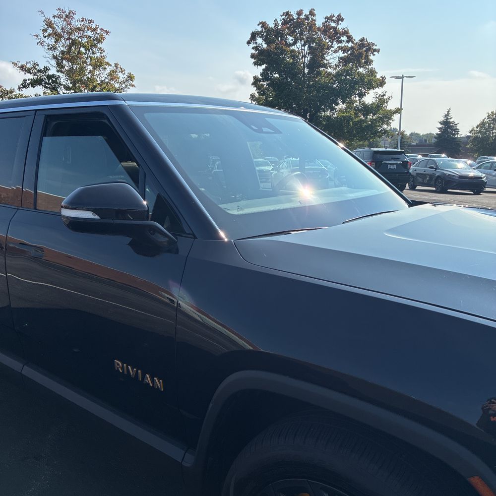 2023 Rivian R1S Adventure Quad-Motor