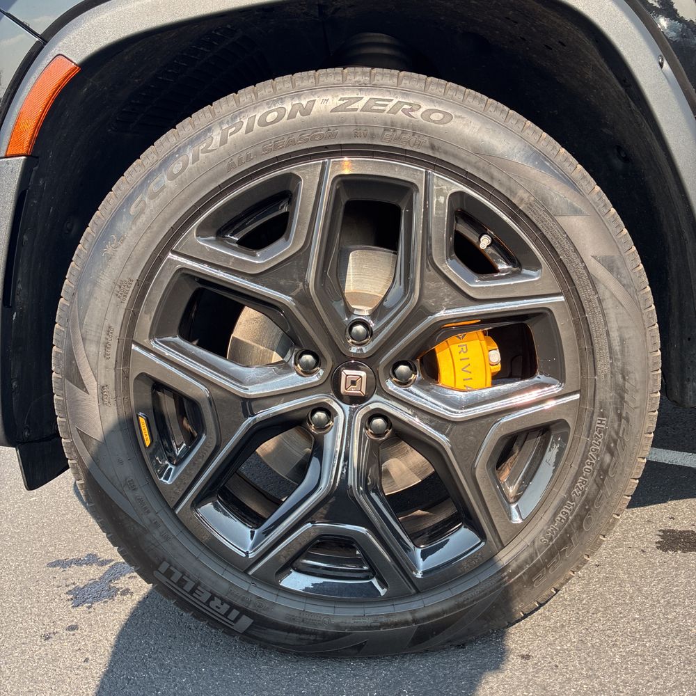 2023 Rivian R1S Adventure Quad-Motor