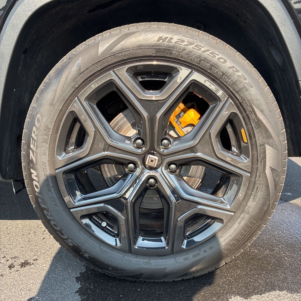 2023 Rivian R1S Adventure Quad-Motor