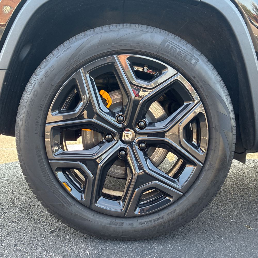 2023 Rivian R1S Adventure Quad-Motor