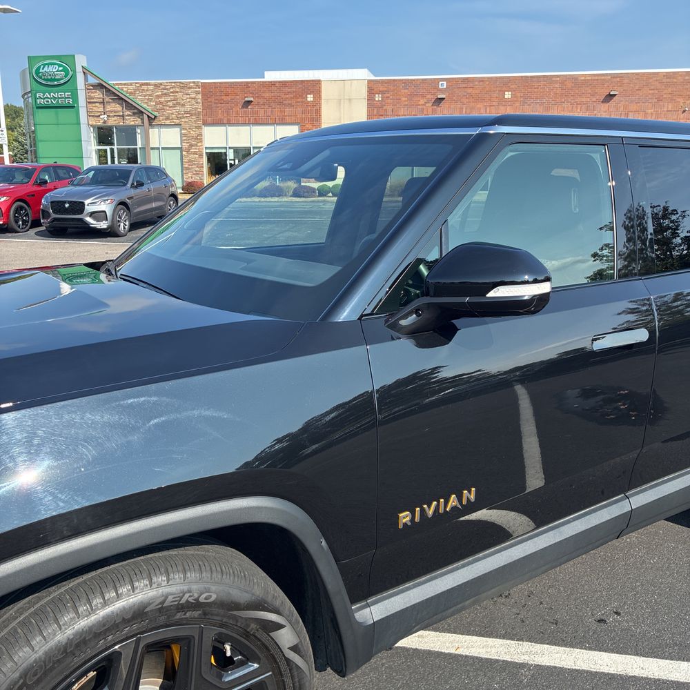 2023 Rivian R1S Adventure Quad-Motor