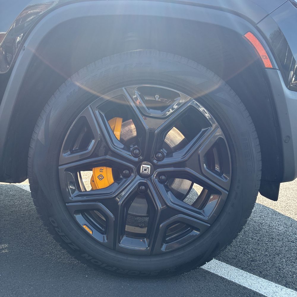 2023 Rivian R1S Adventure Quad-Motor