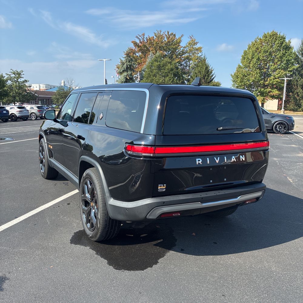 2023 Rivian R1S Adventure Quad-Motor