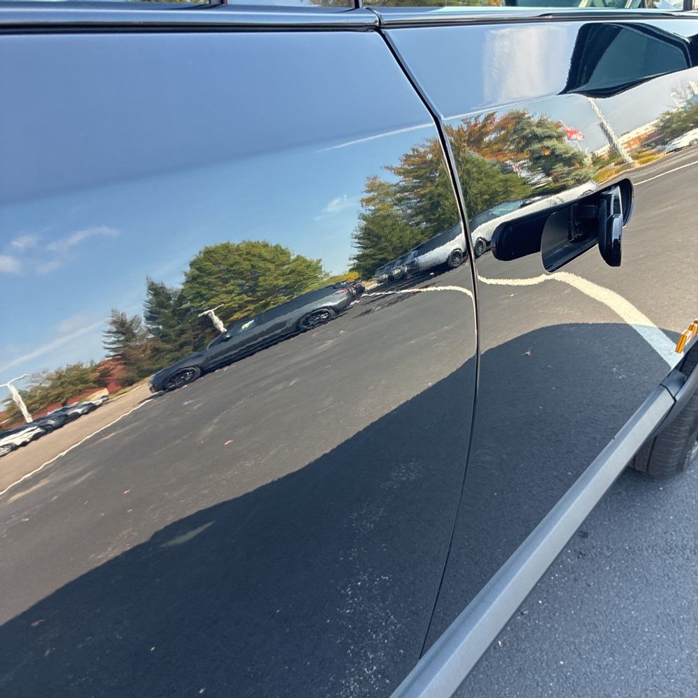 2023 Rivian R1S Adventure Quad-Motor