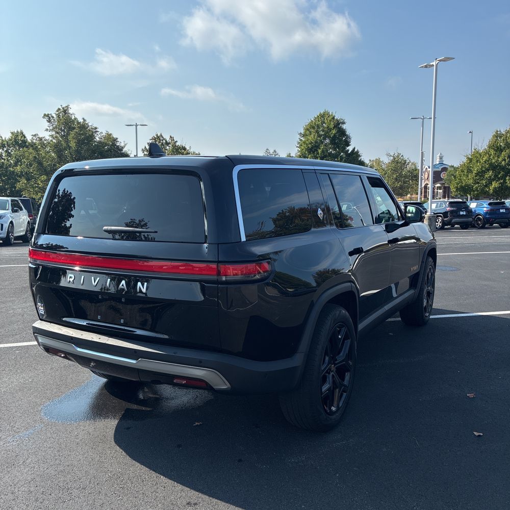2023 Rivian R1S Adventure Quad-Motor