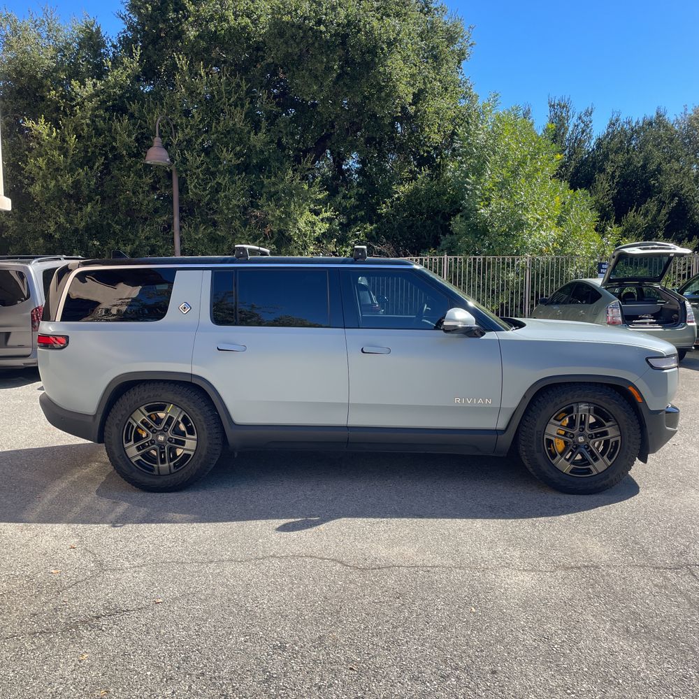 2023 Rivian R1S Adventure Quad-Motor