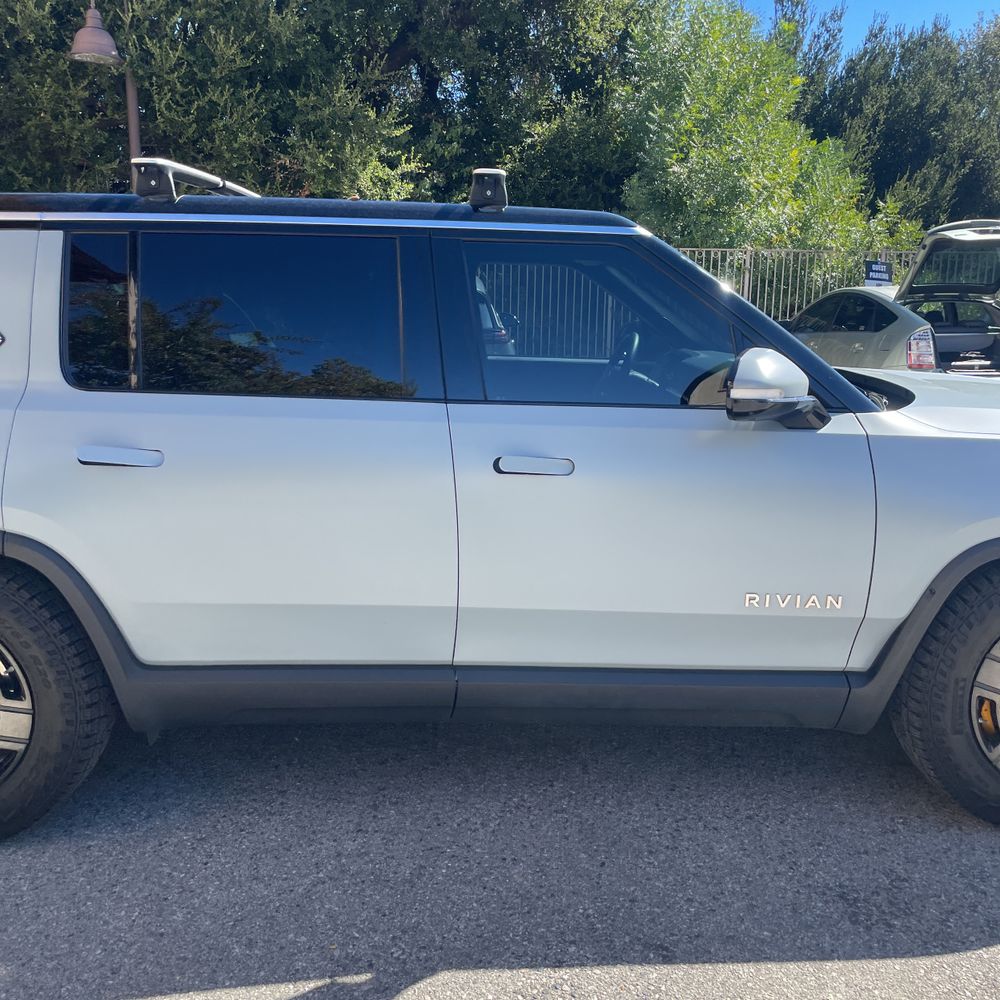 2023 Rivian R1S Adventure Quad-Motor