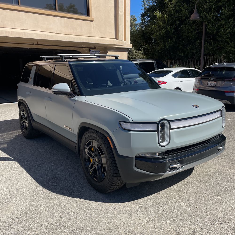2023 Rivian R1S Adventure Quad-Motor