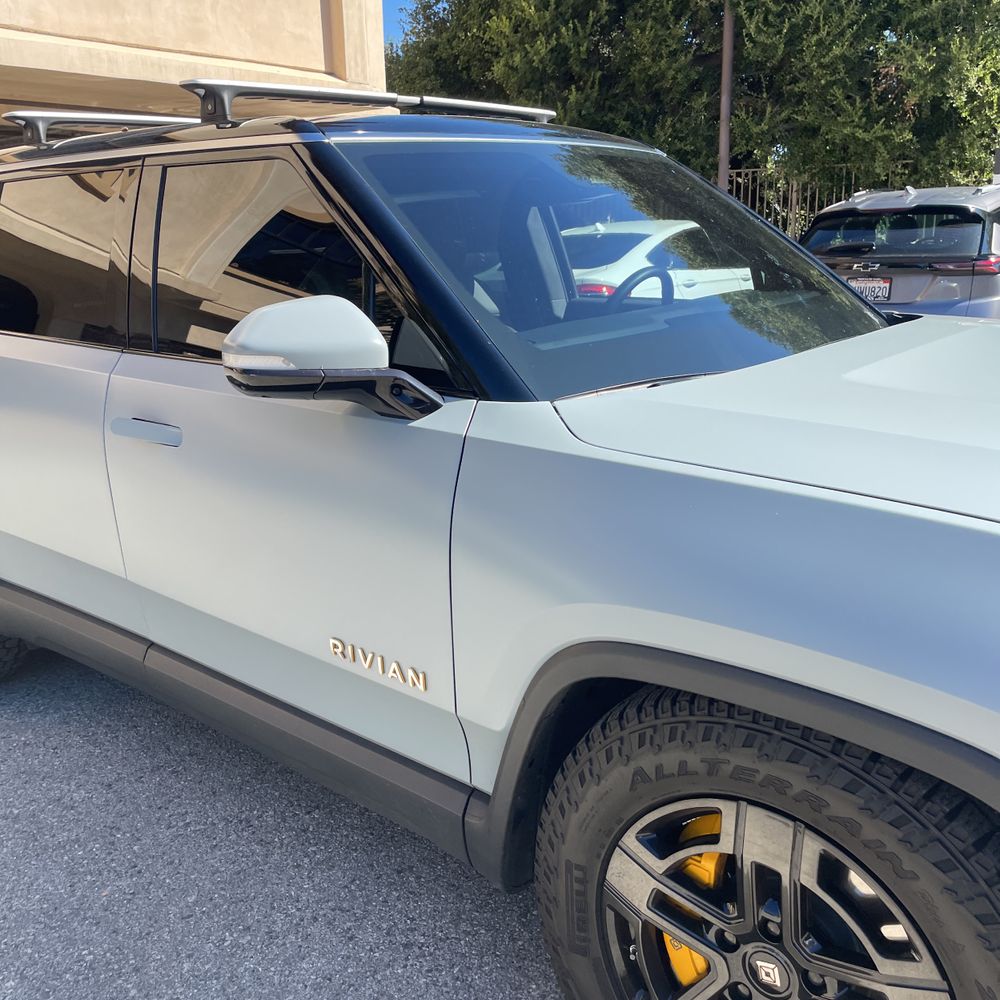 2023 Rivian R1S Adventure Quad-Motor