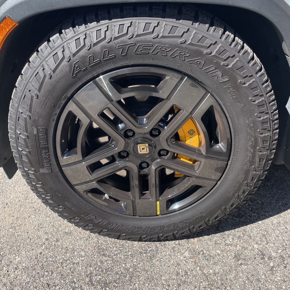 2023 Rivian R1S Adventure Quad-Motor