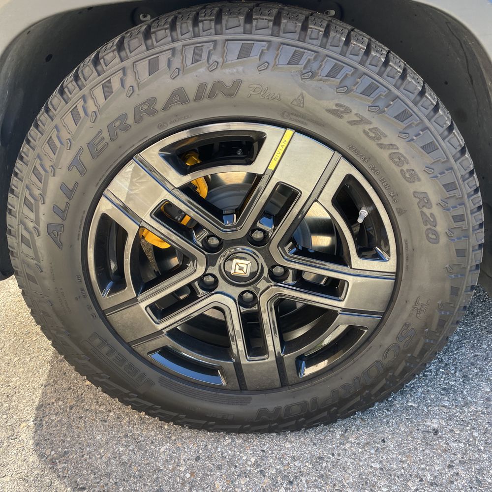 2023 Rivian R1S Adventure Quad-Motor