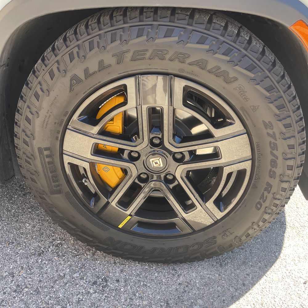 2023 Rivian R1S Adventure Quad-Motor
