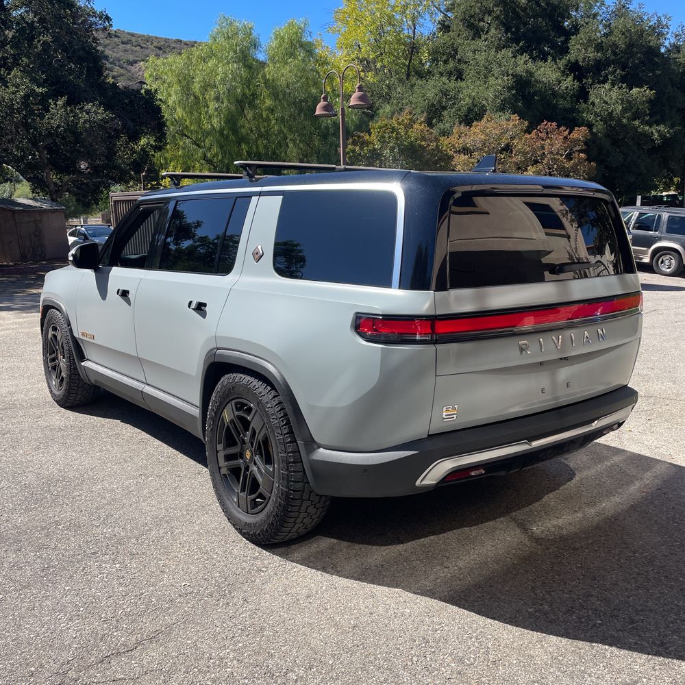 2023 Rivian R1S Adventure Quad-Motor