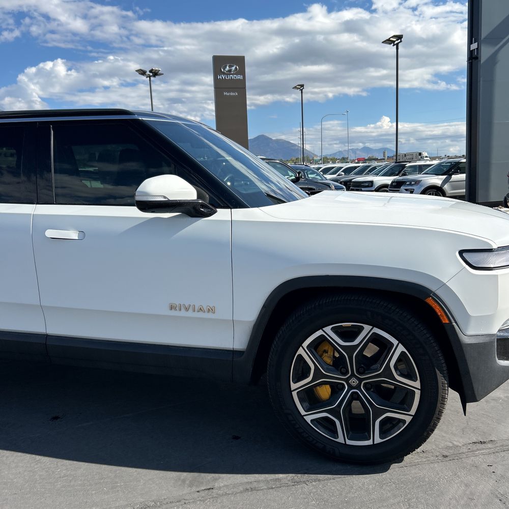2023 Rivian R1S Adventure Quad-Motor