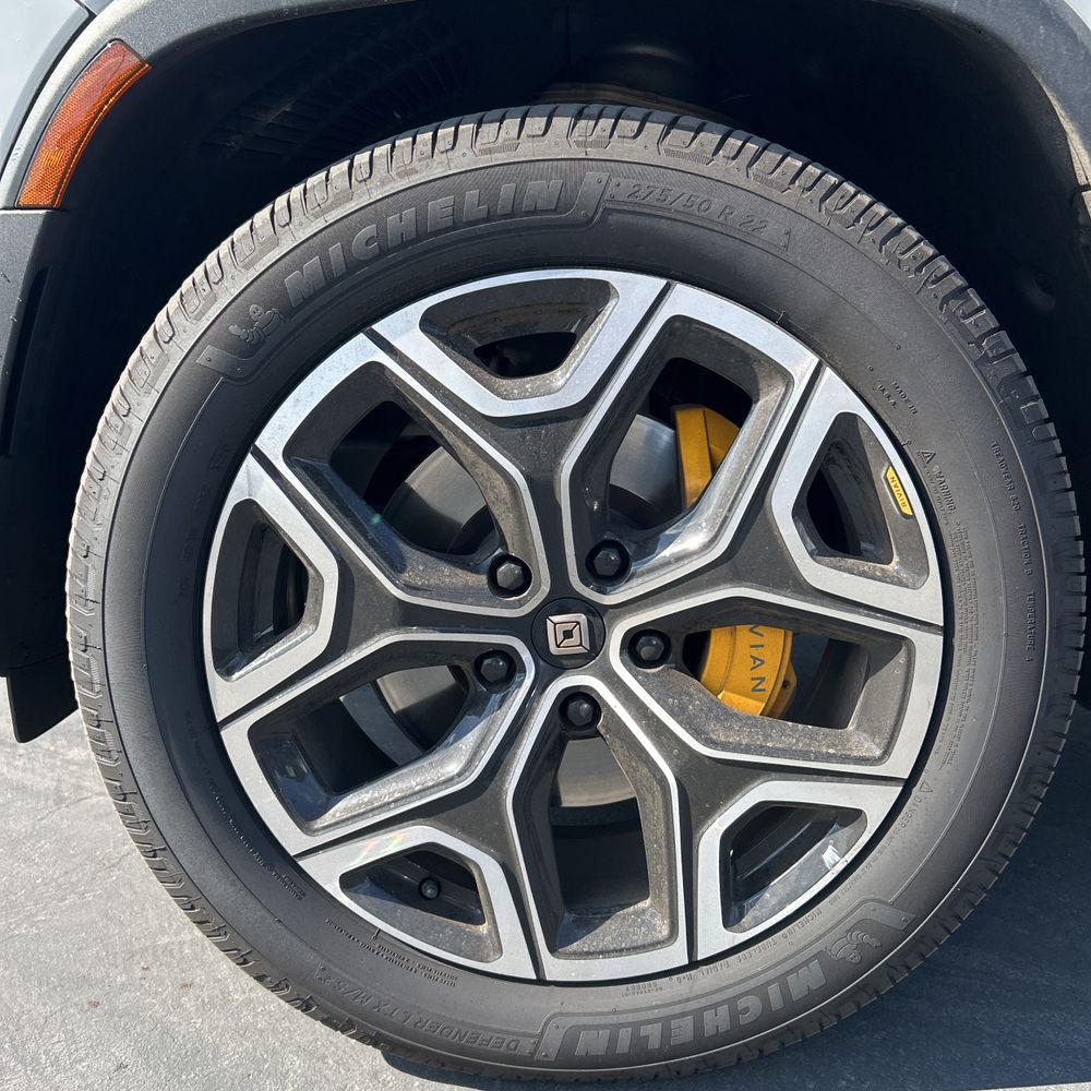 2023 Rivian R1S Adventure Quad-Motor