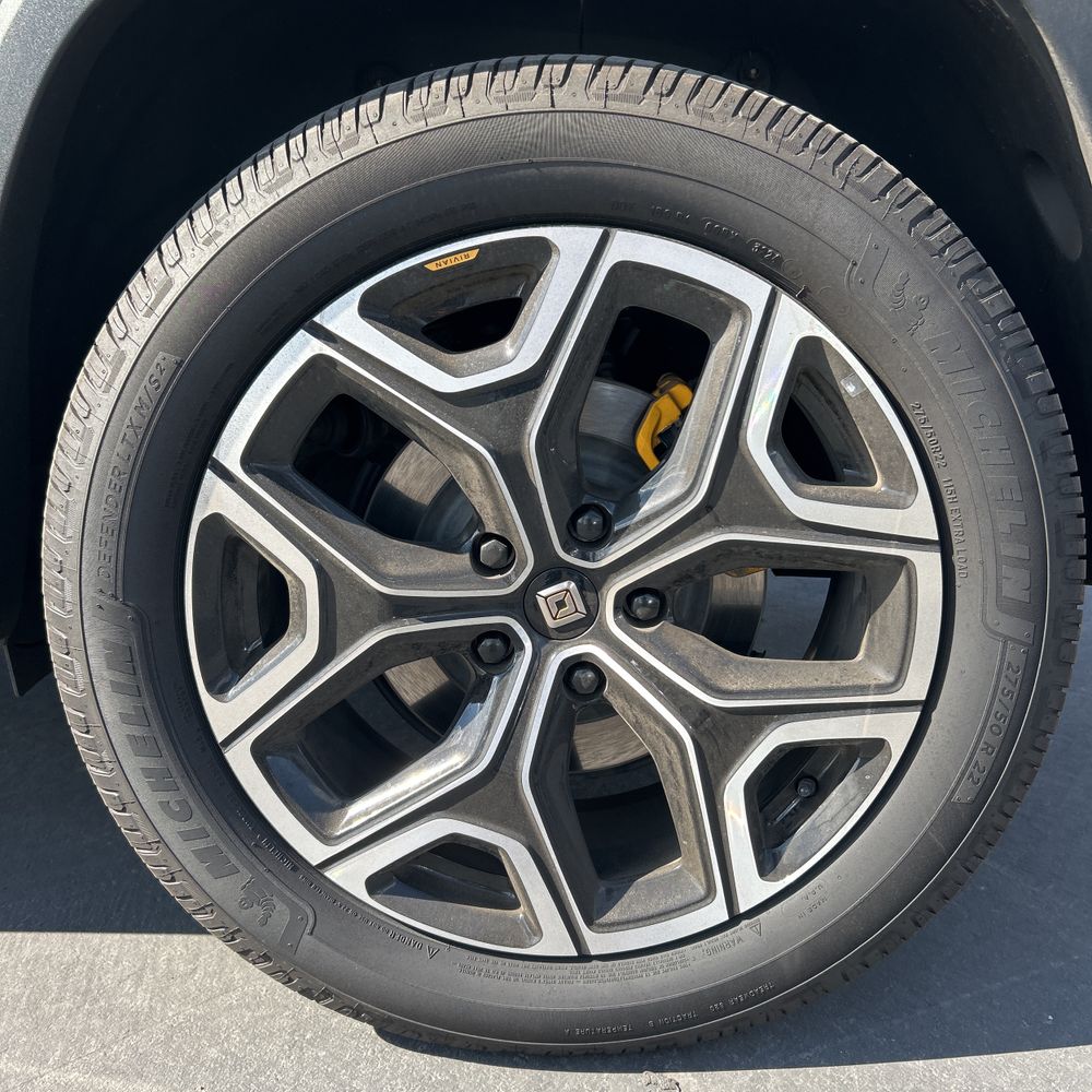 2023 Rivian R1S Adventure Quad-Motor